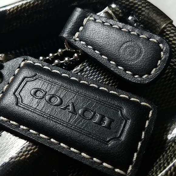 Has anyone seen another one? Coach makeup case - Picture 6 of 9